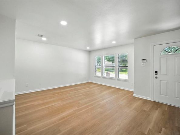 5236  Blue Circle , Haltom City Texas 76137