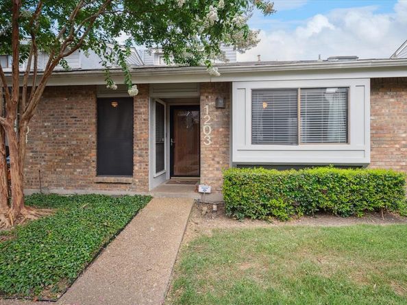 17490  Meandering Way  1203, Dallas Texas 75252