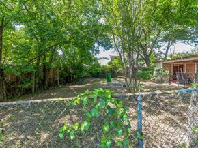 806 N Center Street , Arlington Texas 76011