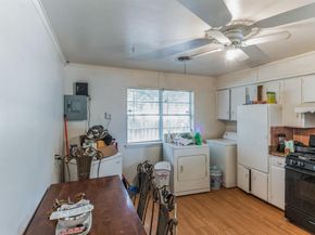 806 N Center Street , Arlington Texas 76011