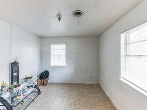 806 N Center Street , Arlington Texas 76011