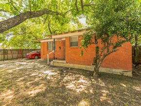 806 N Center Street , Arlington Texas 76011
