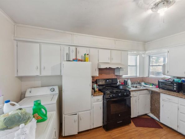 806 N Center Street , Arlington Texas 76011