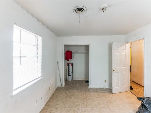 806 N Center Street , Arlington Texas 76011