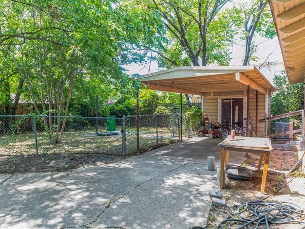806 N Center Street , Arlington Texas 76011