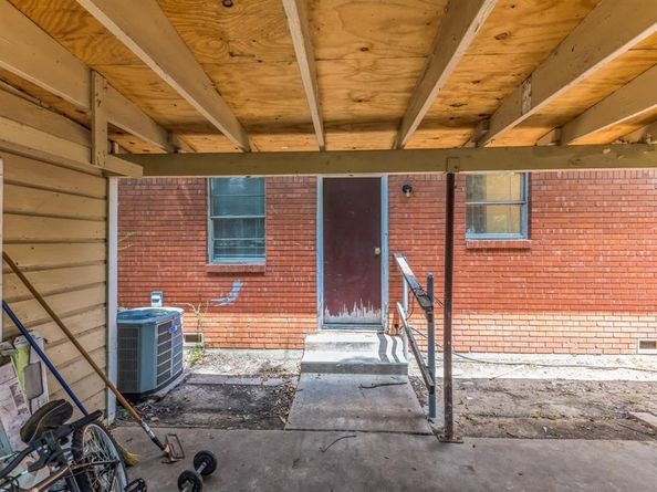 806 N Center Street , Arlington Texas 76011
