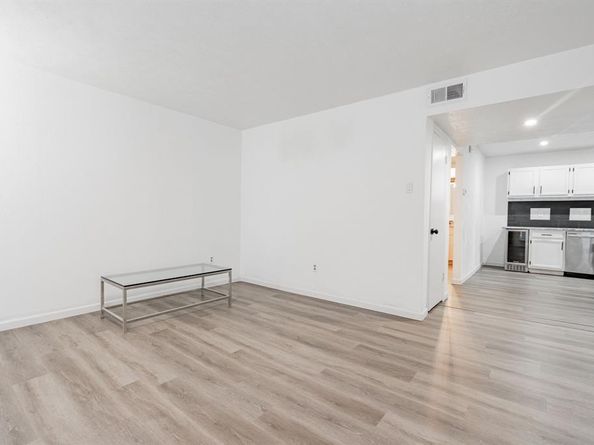 7510  Holly Hill Drive  150, Dallas Texas 75231