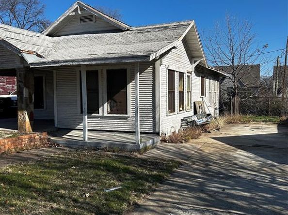 1030  Cristler Avenue , Dallas Texas 75223