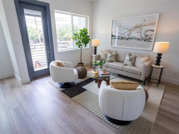 1004  Travis Avenue  14, Fort Worth Texas 76104