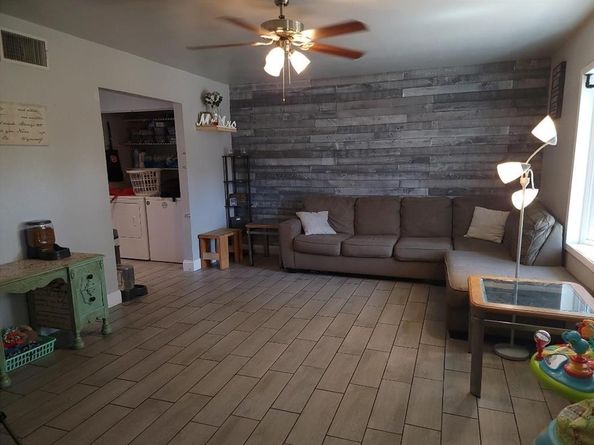 833  James Street , Azle Texas 76020