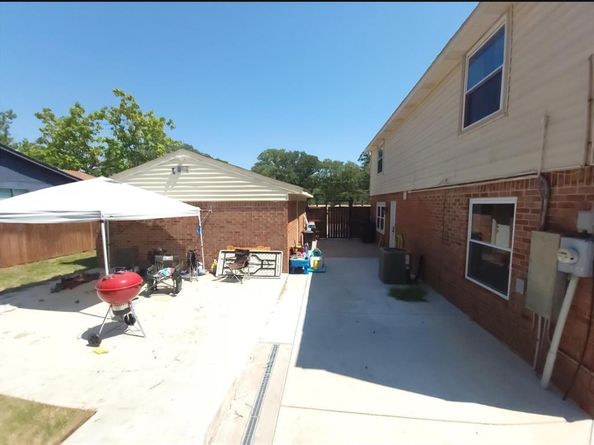 833  James Street , Azle Texas 76020