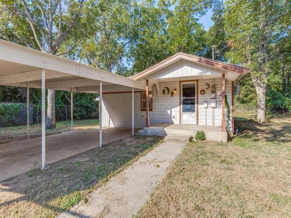 1505  Woods Lane , Haltom City Texas 76117