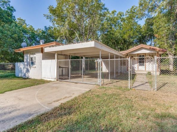 1505  Woods Lane , Haltom City Texas 76117