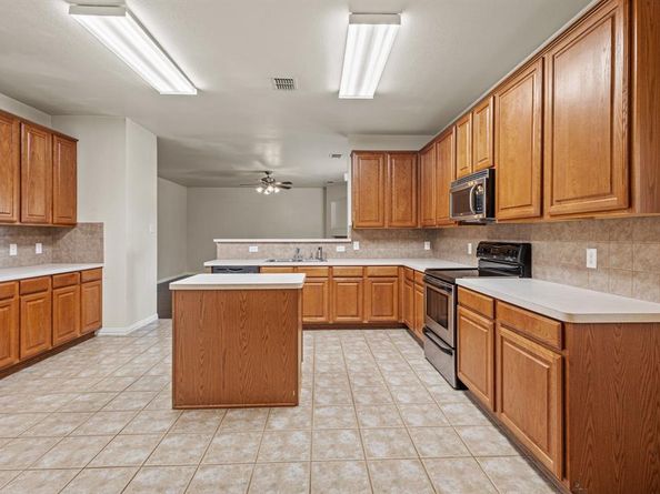 900  Carthage Way , Arlington Texas 76017