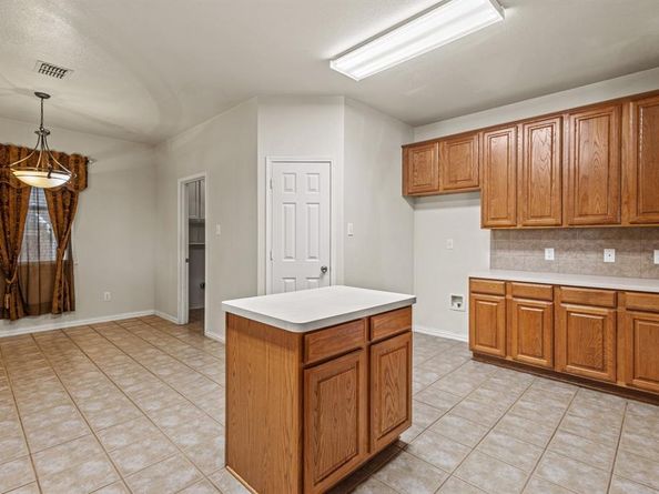 900  Carthage Way , Arlington Texas 76017