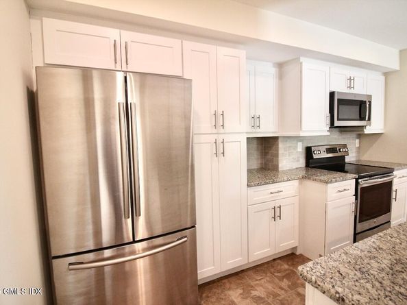 73 Riverside Avenue 3B, Stamford CT 06905