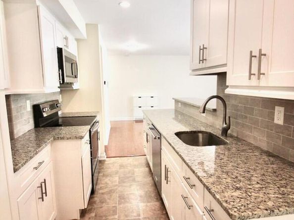 73 Riverside Avenue 3B, Stamford CT 06905