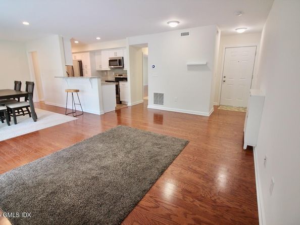73 Riverside Avenue 3B, Stamford CT 06905