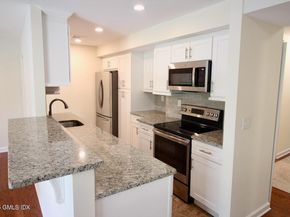73 Riverside Avenue 3B, Stamford CT 06905