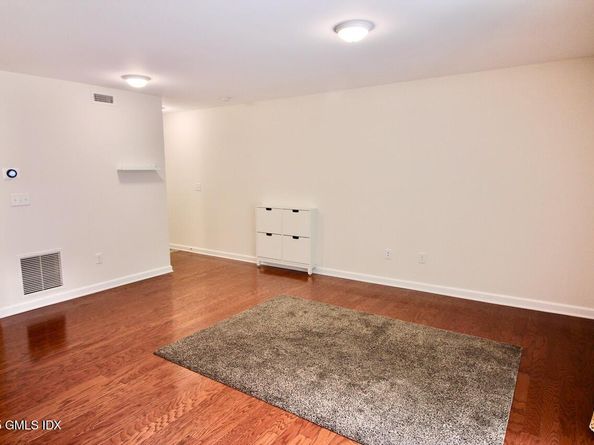 73 Riverside Avenue 3B, Stamford CT 06905