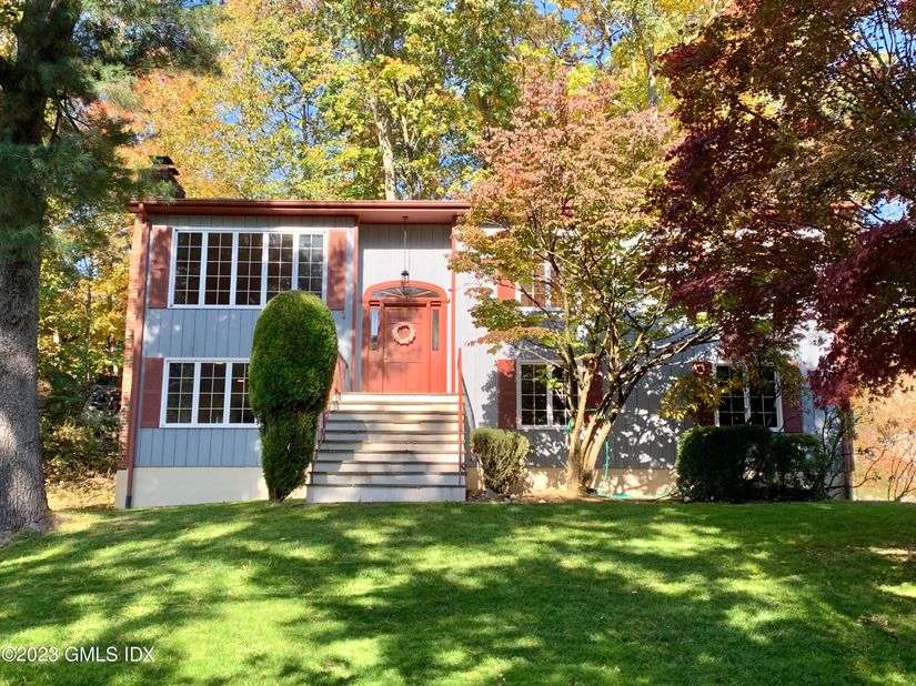 15 Windsor Lane, Cos Cob, CT 06807 For Sale