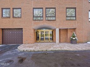 1 Milbank Avenue 1A, Greenwich CT 06830
