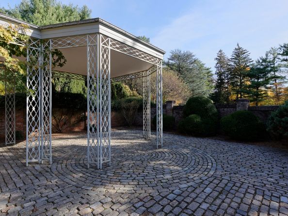 188 Round Hill Road, Greenwich CT 06831