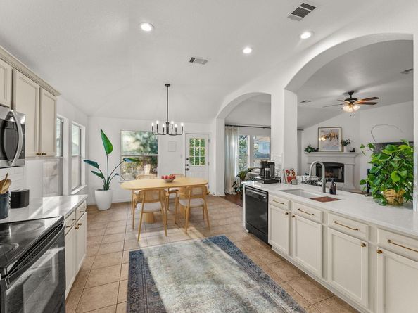 4111 Flintwood LN, Round Rock TX 78665