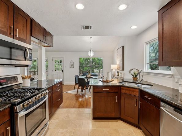 7414 Dallas DR, Austin TX 78729