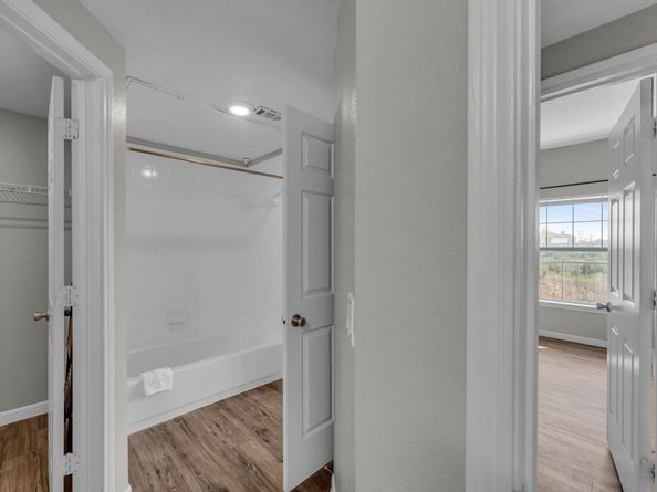 2320 Gracy Farms LN 823, Austin TX 78758