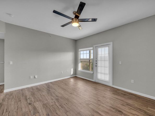 2320 Gracy Farms LN 823, Austin TX 78758