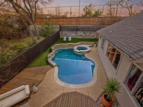 2703 McCullough ST, Austin TX 78703