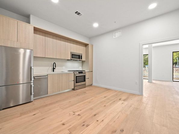 2209 S 1st ST 104, Austin TX 78704