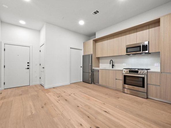 2209 S 1st ST 104, Austin TX 78704