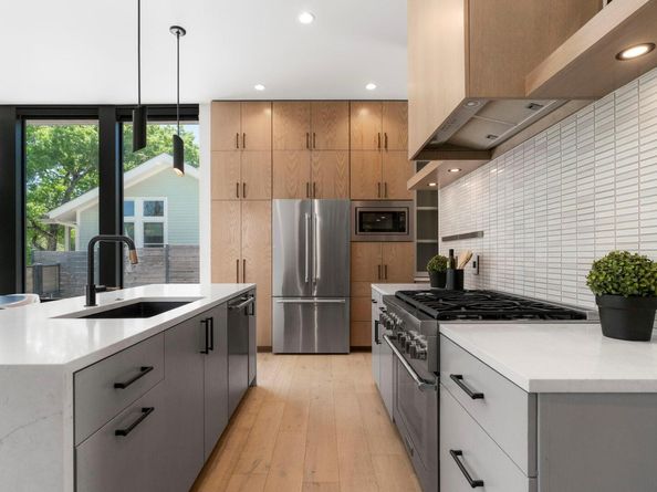 2402 S 3rd ST, Austin TX 78704