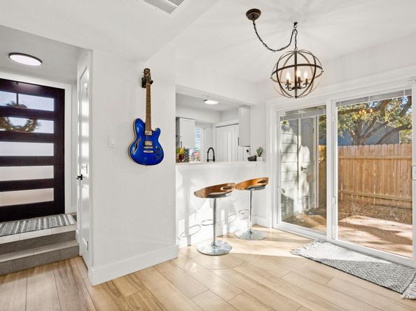 7001 Woodhue DR A, Austin TX 78745