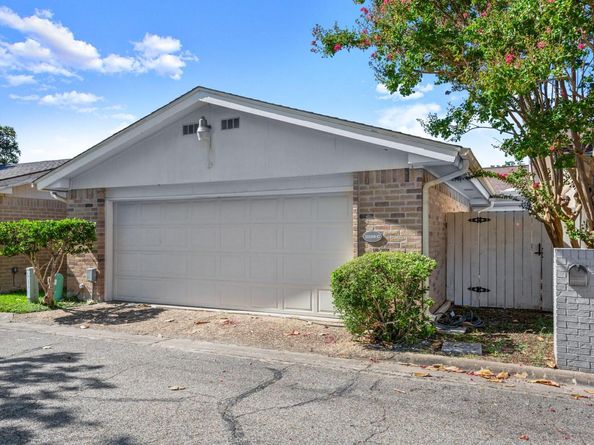11129 Pinehurst DR C, Austin TX 78747