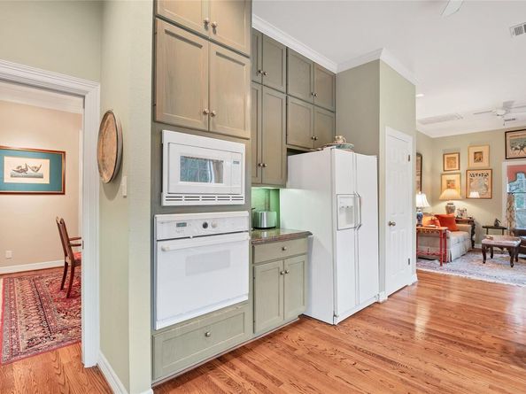2716 Hillview Green LN, Austin TX 78703