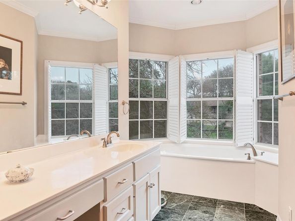 2716 Hillview Green LN, Austin TX 78703