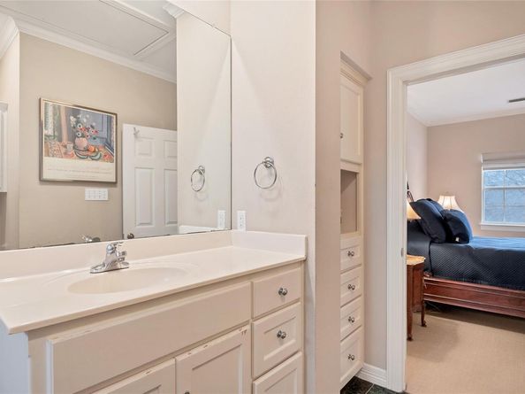 2716 Hillview Green LN, Austin TX 78703