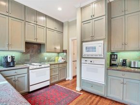 2716 Hillview Green LN, Austin TX 78703