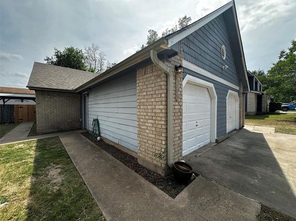 8809 Cainwood LN, Austin TX 78729