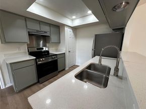 8809 Cainwood LN, Austin TX 78729