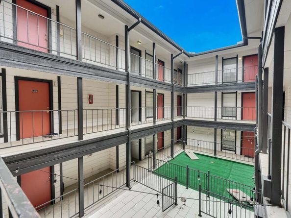 2803 Hemphill PARK 302, Austin TX 78705