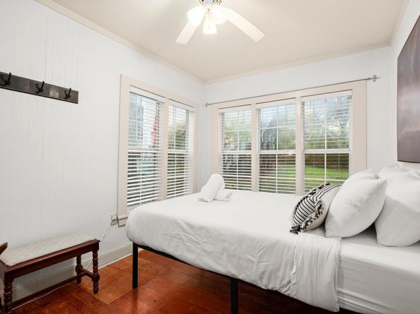 1406 Summit ST, Austin TX 78741