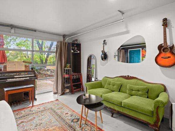 1406 Summit ST, Austin TX 78741