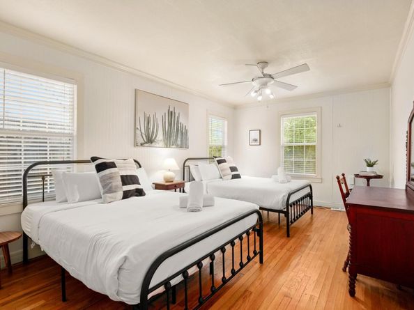 1406 Summit ST, Austin TX 78741
