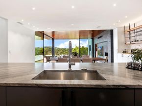 807 Redbud TRL, West Lake Hills TX 78746