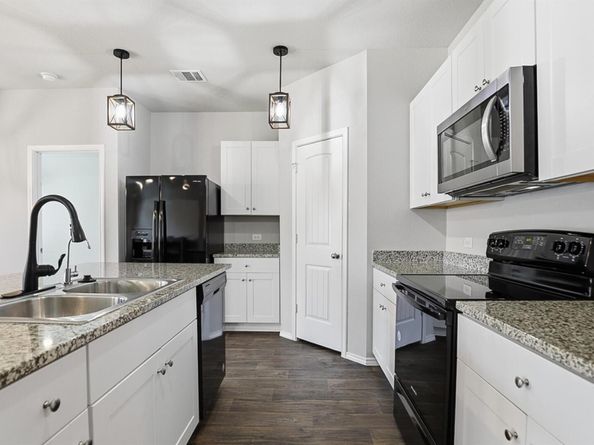 6005 Shanjia DR, Austin TX 78724