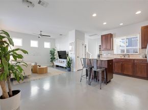2009 Sager DR 270C, Austin TX 78741